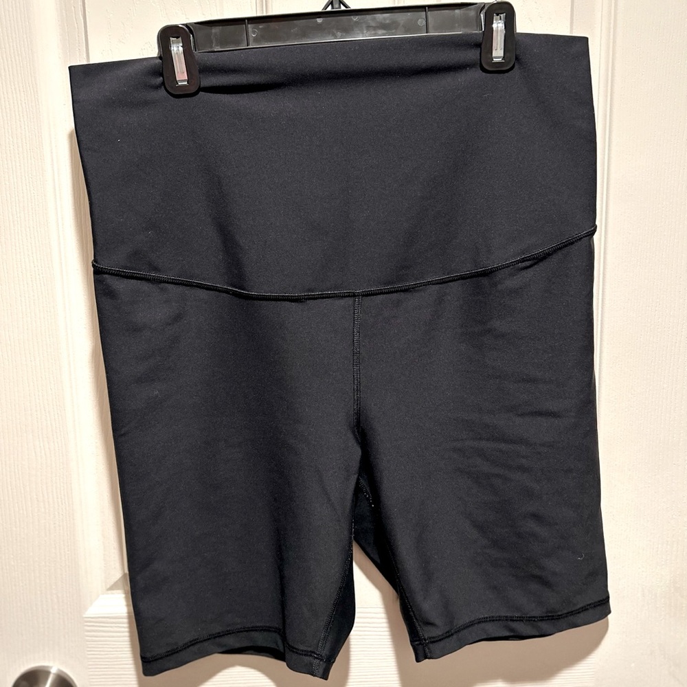 Old Navy Powersoft Extra High Rise Bike Short, Size Large